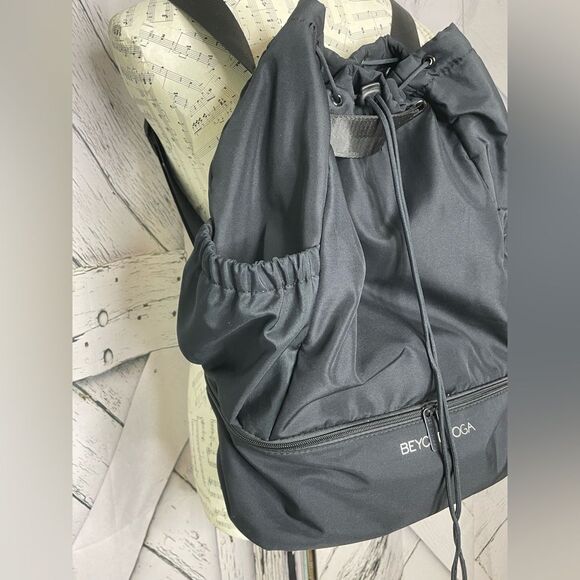 Beyond Yoga Convertible Gym Bag in Black main image 7